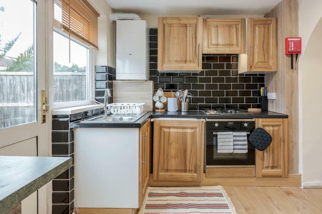 Alphalite Homes Баркінг Екстер'єр фото