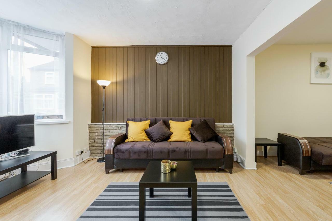 Alphalite Homes Баркінг Екстер'єр фото